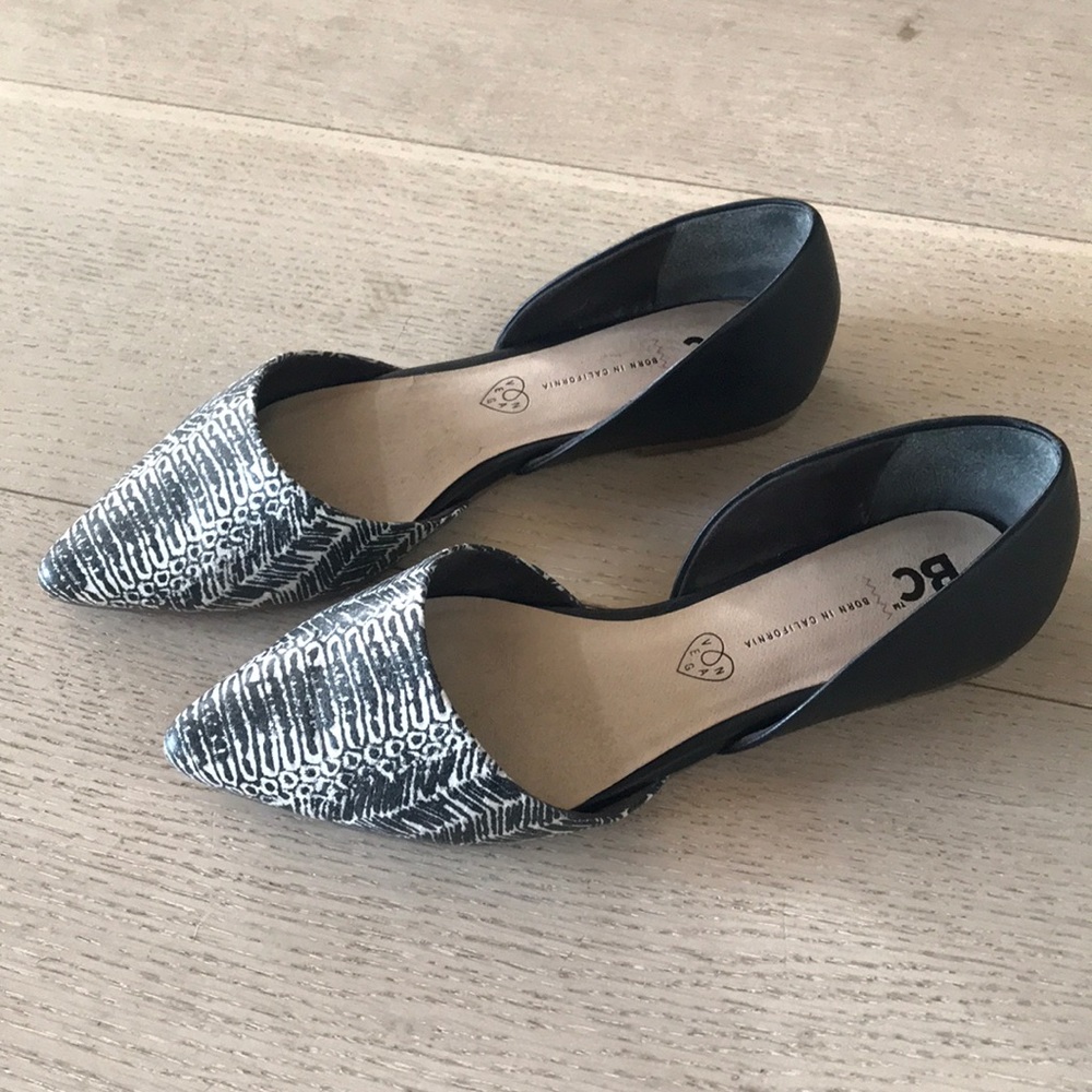 BC Footwear black and white flats